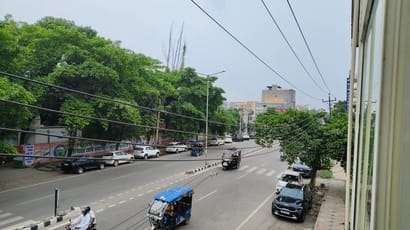 करनाल रोड से गुजरते वाहन चालक। संवाद