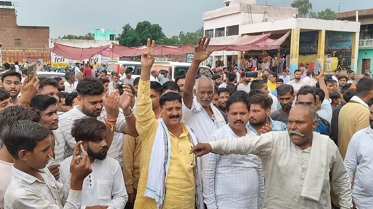 Construction of the Ramlila Maidan boundary wall begins following the Finance Minister's intervention.