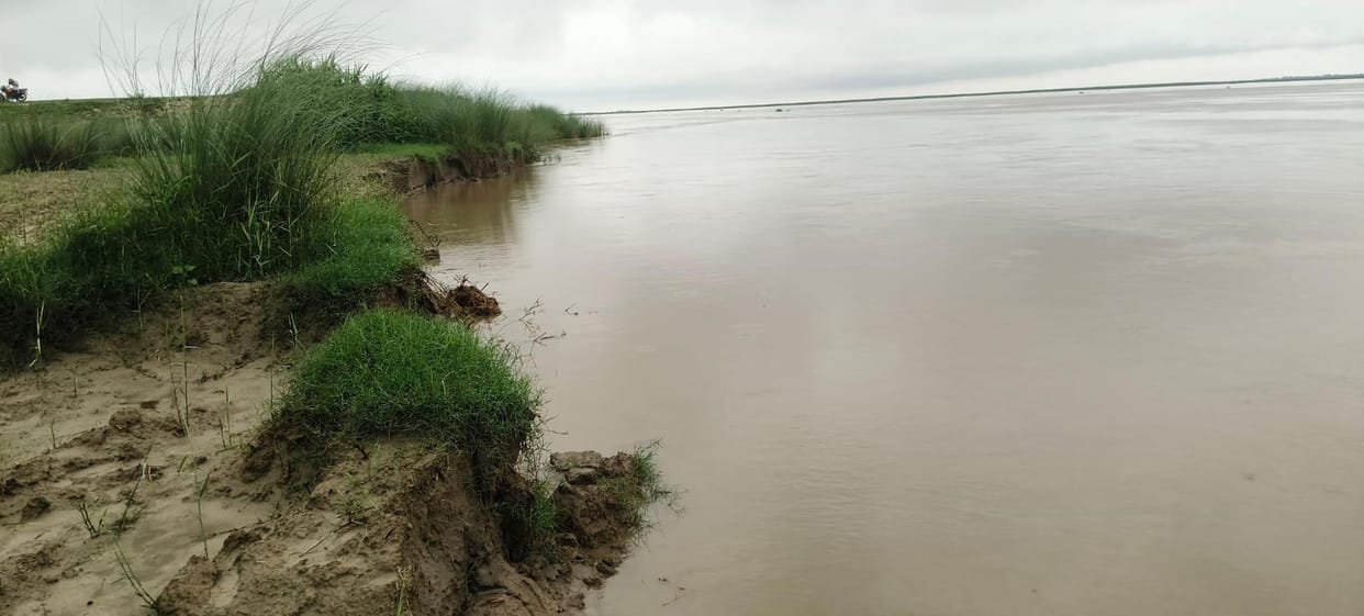 Saryu intensifies erosion; eight bighas of farmland swallowed by the river overnight.