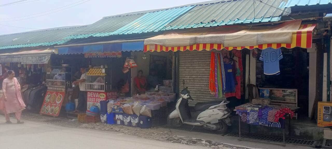 मुख्य बाजार हमीरपुर में स्थित नगर निगम की दुकानें