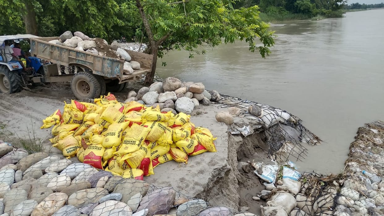 The Nagariya Khurd spur was washed away before the floods; the Irrigation Department is engaged in protection works.