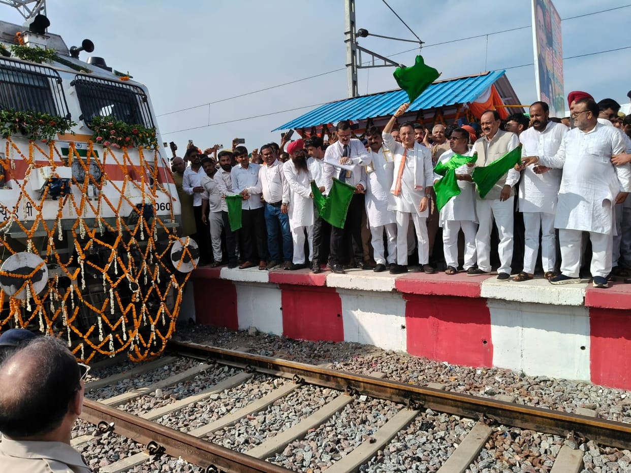 Kasganj-Aishbagh Express speeds along the track of happiness.