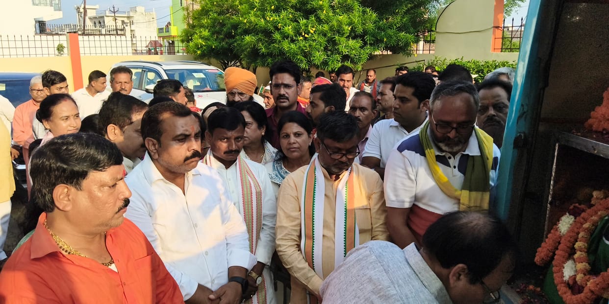 Condolences over the demise of BJP leader Jayaprakash Chaturvedi; crowds gather at the party office