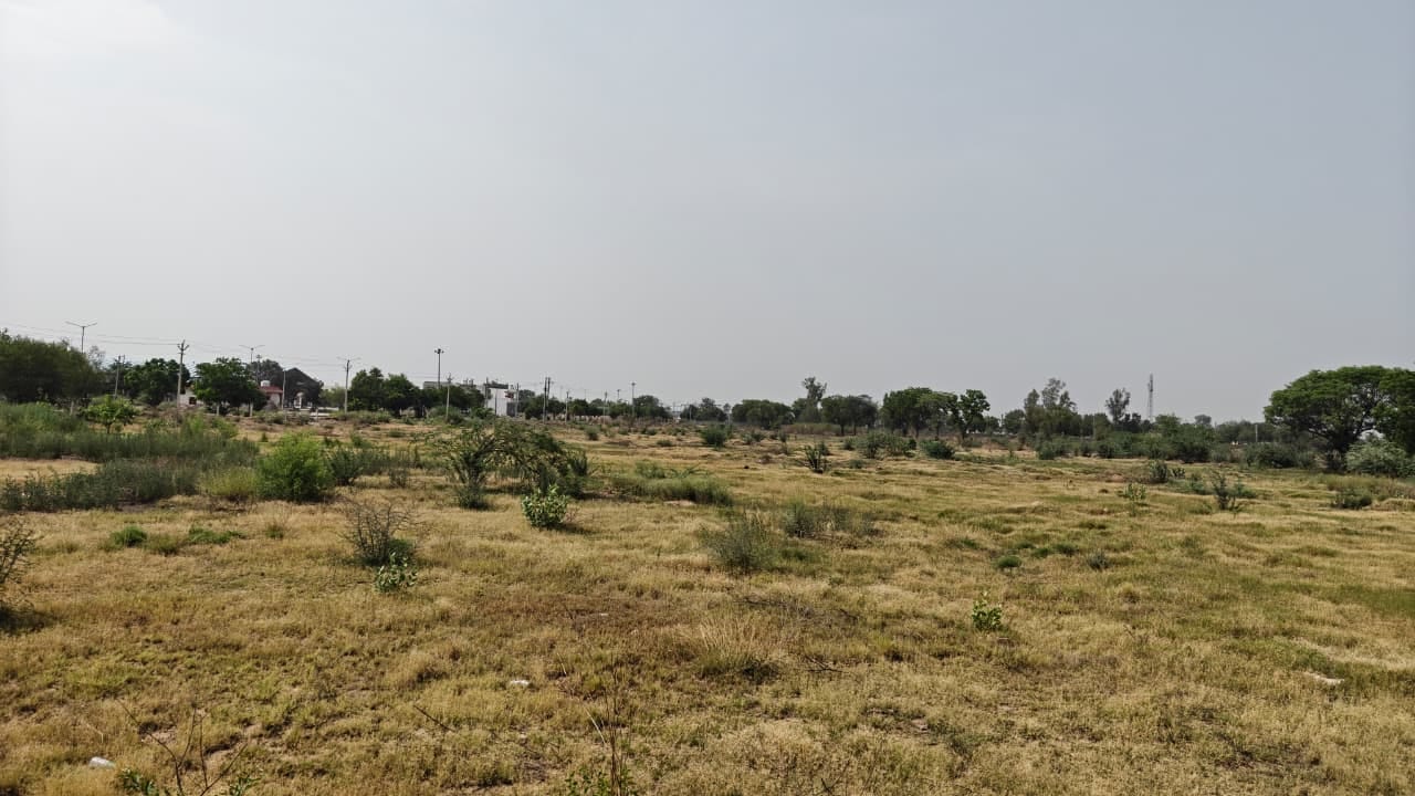 शहर के एचएसवीपी सेक्टर ़10 व 11 की जगह जहां मिली है उपकेंद्र बनाने की जगह। संवाद