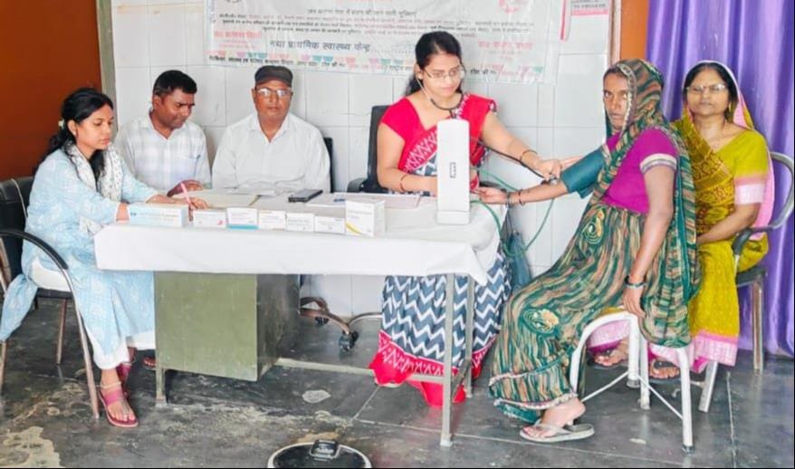 Patients flocked to the Arogya Mela amidst humid weather; a high number of patients were suffering from colds, coughs, and joint pain.