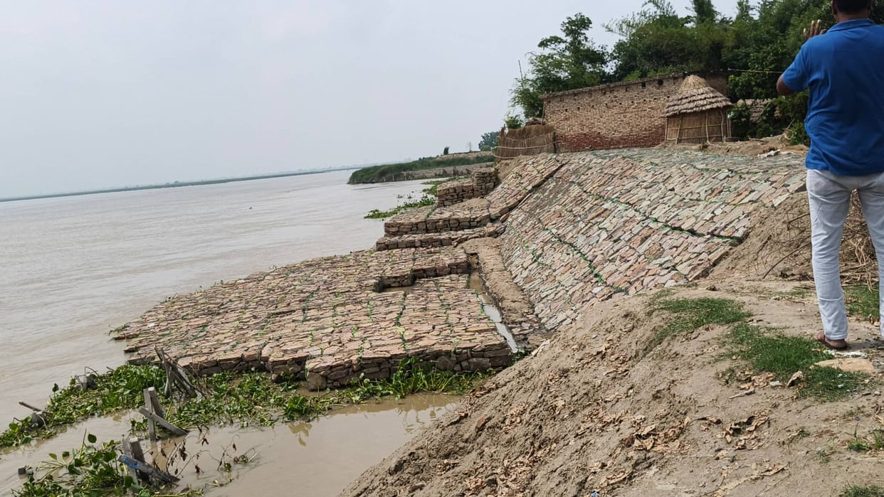 Saryu poised to touch the danger mark; river advancing towards the highway.