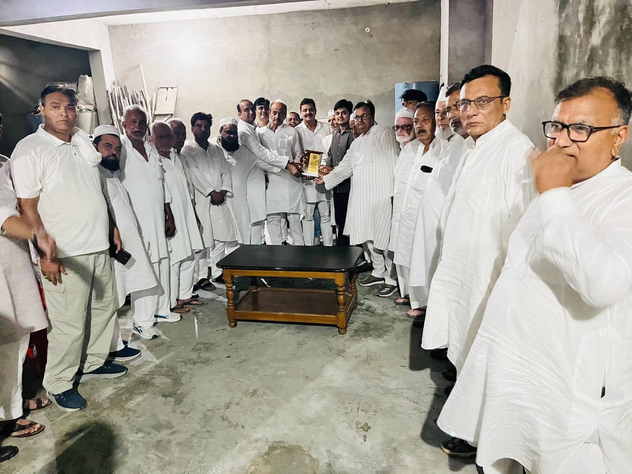 The Mir Sahibaan Committee honored meritorious students.