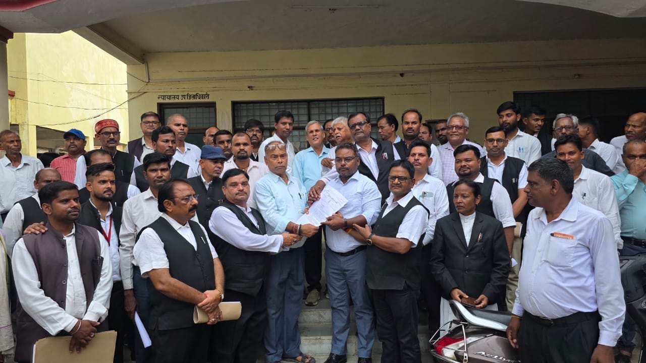 Lawyers protest against the hike in circle rates