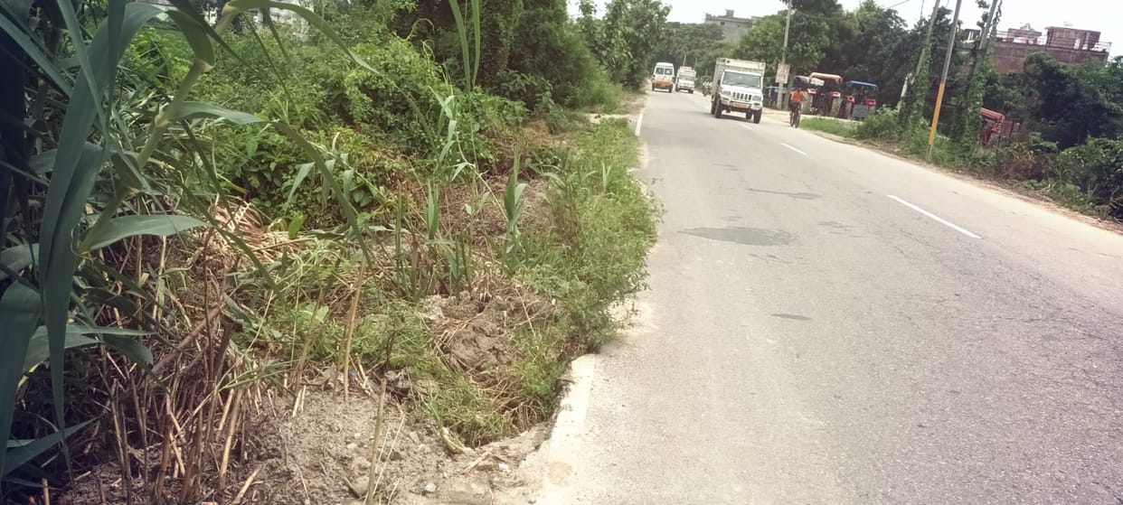 Road shoulders on the Dhanghata-Khalilabad route have become death traps.