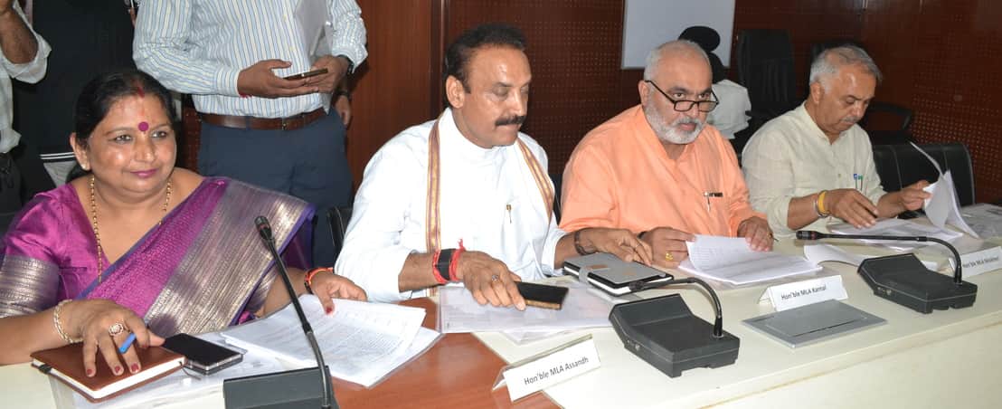  विकास भवन में आयोजित कार्यक्रम में उपस्थित विधायक जगमोहन आनंद, योगेंद्र राणा, भगवान दास कबीरप