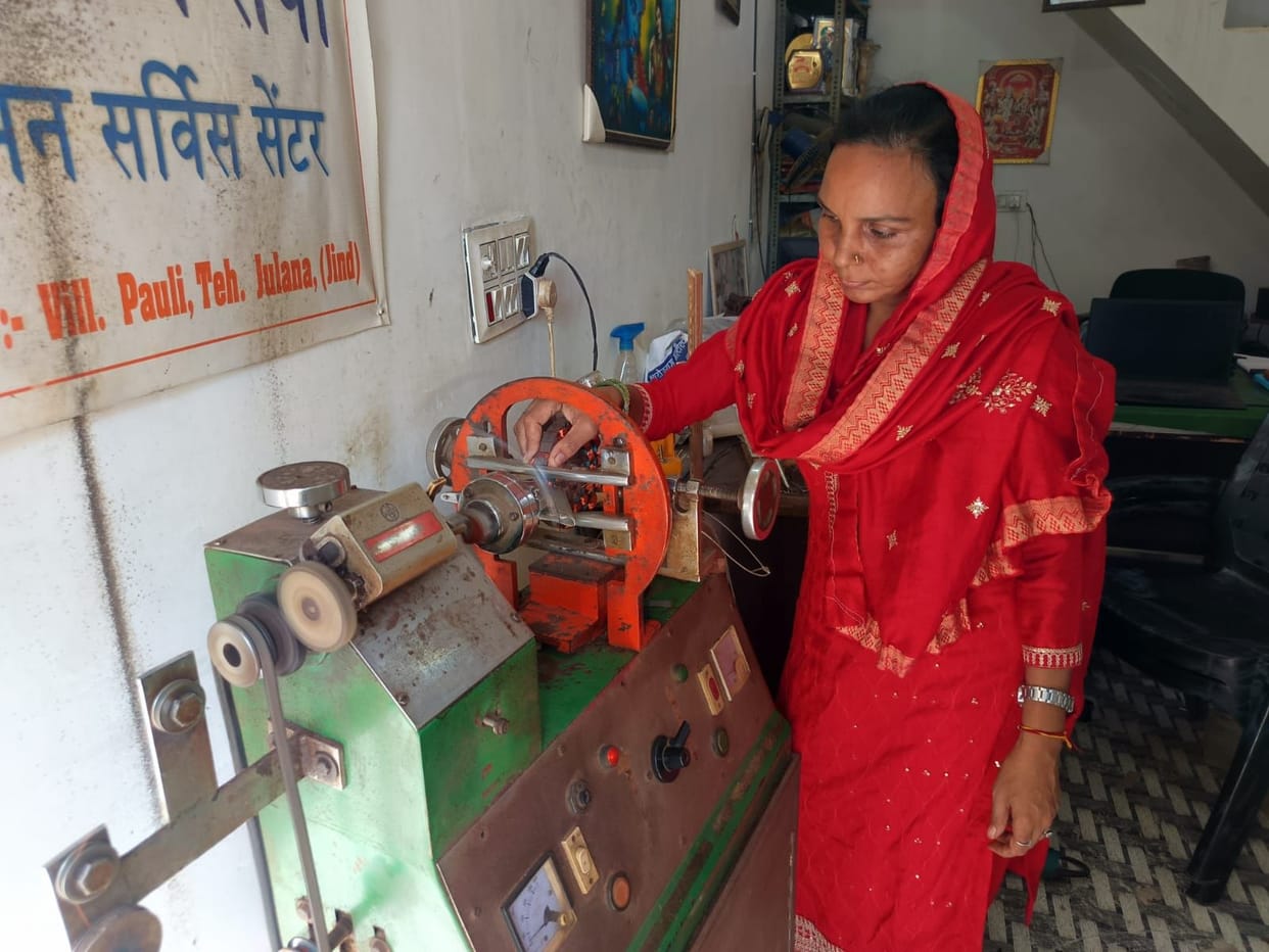 Undeterred by her husband's death, Poonam Rani became a support for her family by winding her wings.