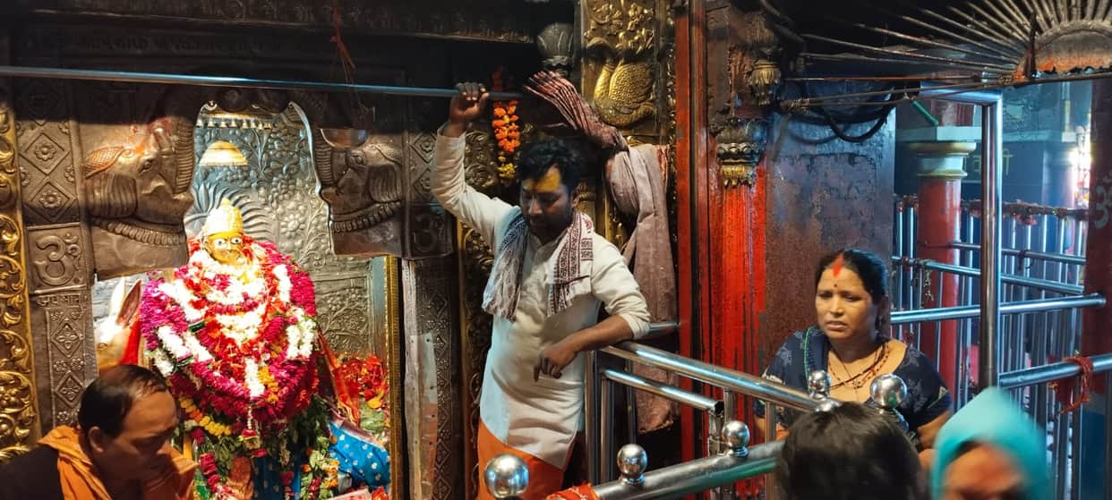 Devotees thronged Maa Sheetla Dham on the last Monday of Ashadh.