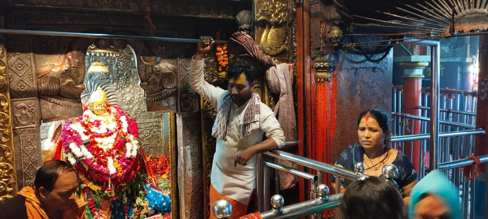 आषाढ़ माह के आखिरी सोमवार को लोगों ने किया मां शीतला के दर्शन