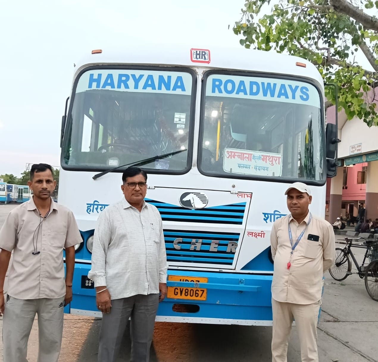 अंबाला छावनी बस अड्डा से वृंदावन और मथुरा के लिए रवाना होती सामान्य बस। विभाग