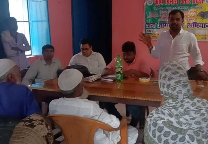 अहमदपुर जट में ग्रामीणों को संचारी रोगों के प्रति किया गया जागरूक। संवाद