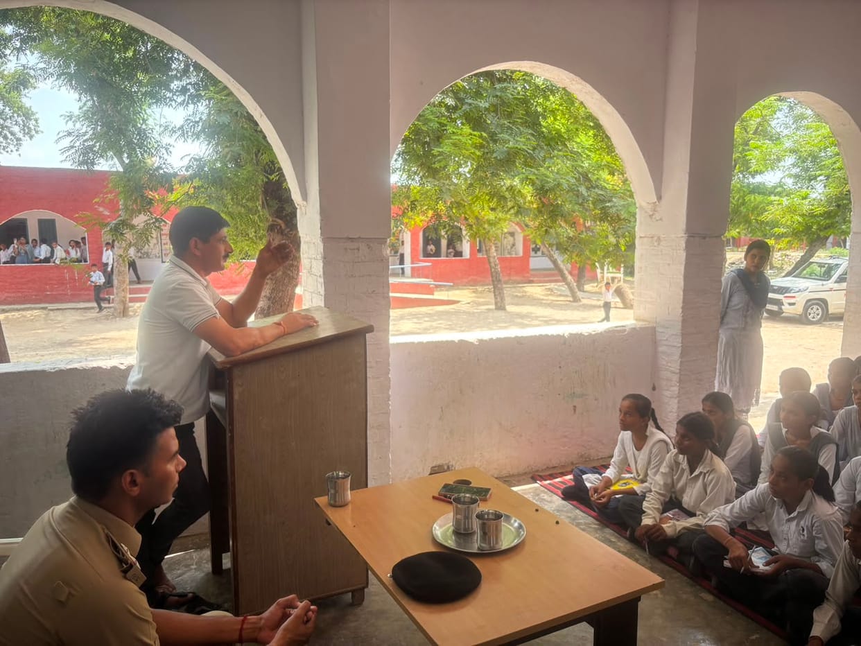 Police raise awareness against drugs in Meham.