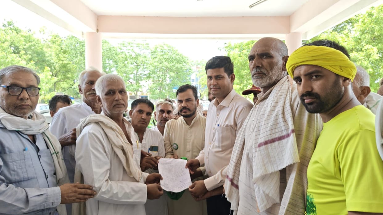 Farmers allege fraud in the power grid line compensation case; they staged a protest and sent a memorandum addressed to the President.