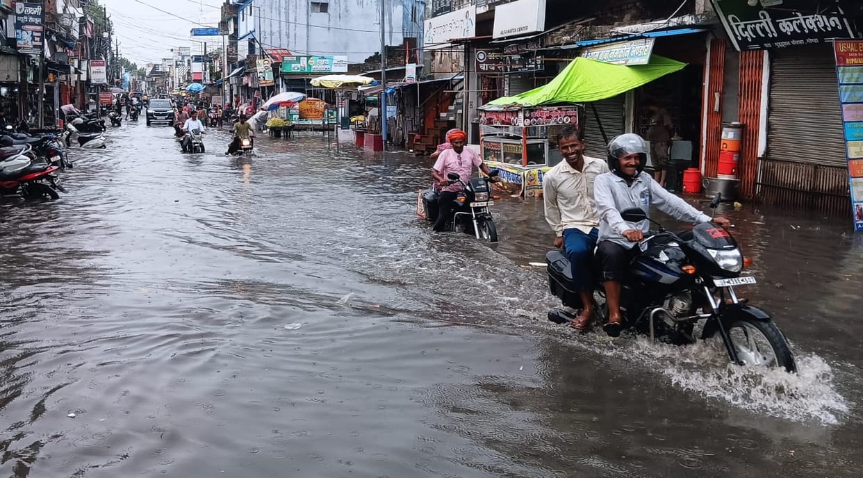 City submerged after half an hour of rain