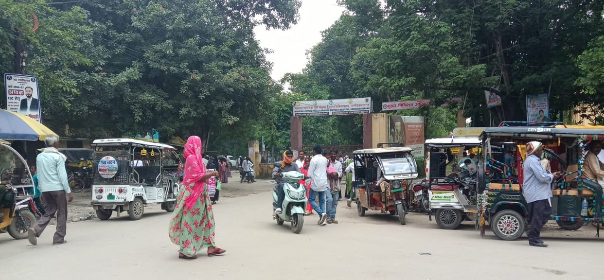 The city reels under traffic jams caused by the arbitrary behavior of roadways bus and e-rickshaw drivers.