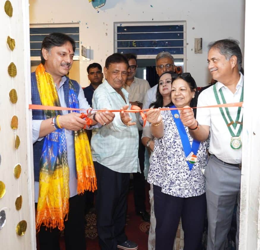 Dr. Rajeshwar Singh inaugurated the 44th smart classroom.