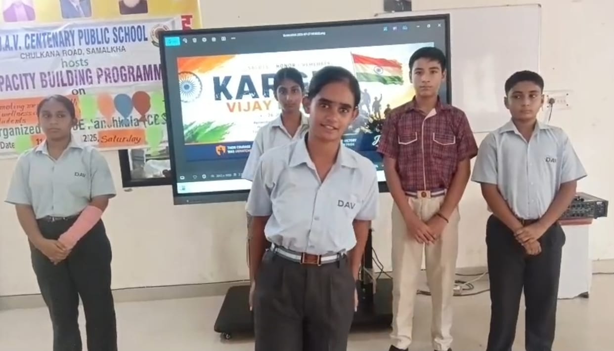 Tribute paid to martyrs on Kargil Vijay Diwas at DAV School.