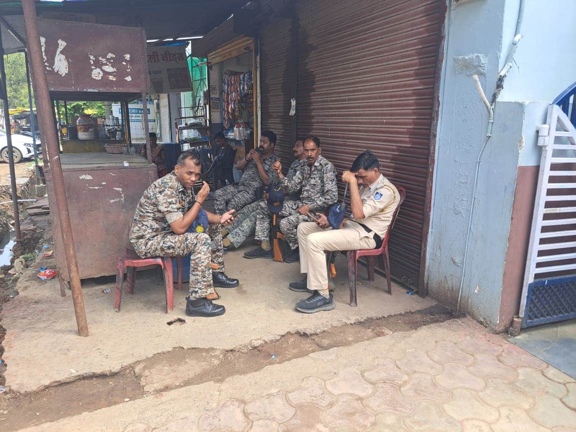 जवान तैनात।