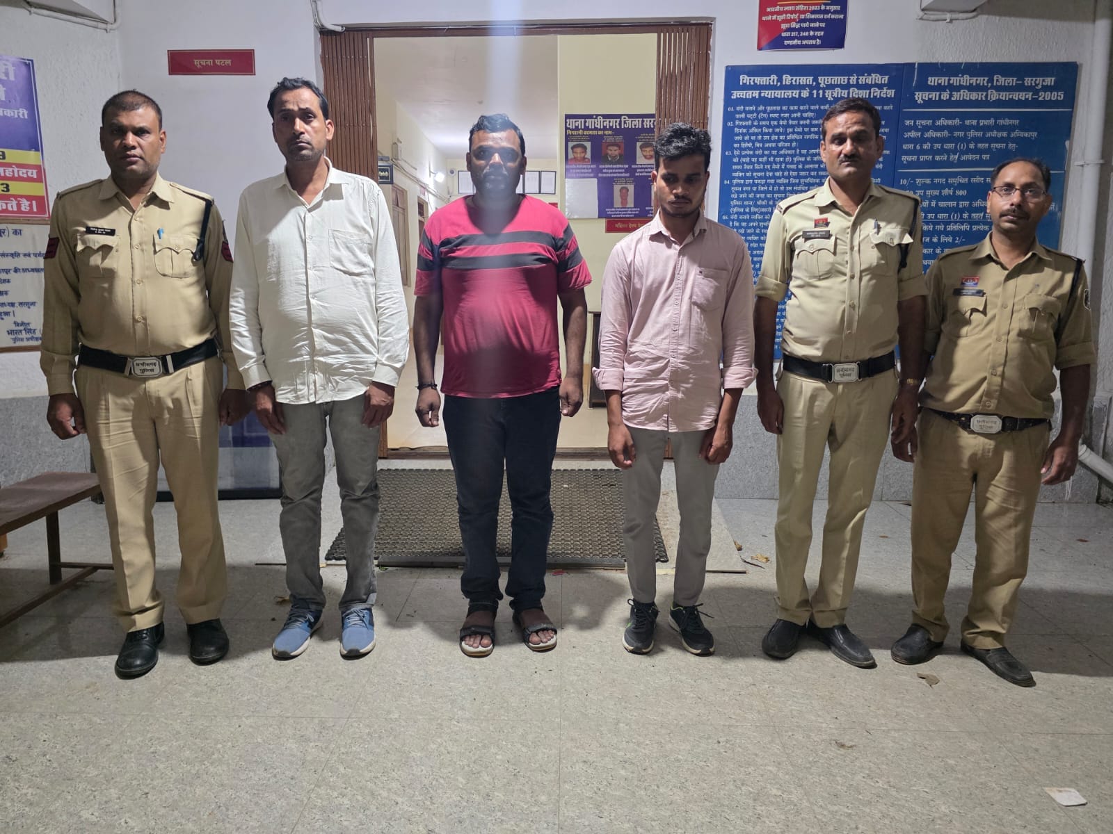 पुलिस गिरफ्त में आरोपी