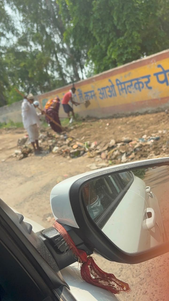 The garbage heaps outside the school in the village market were cleaned.