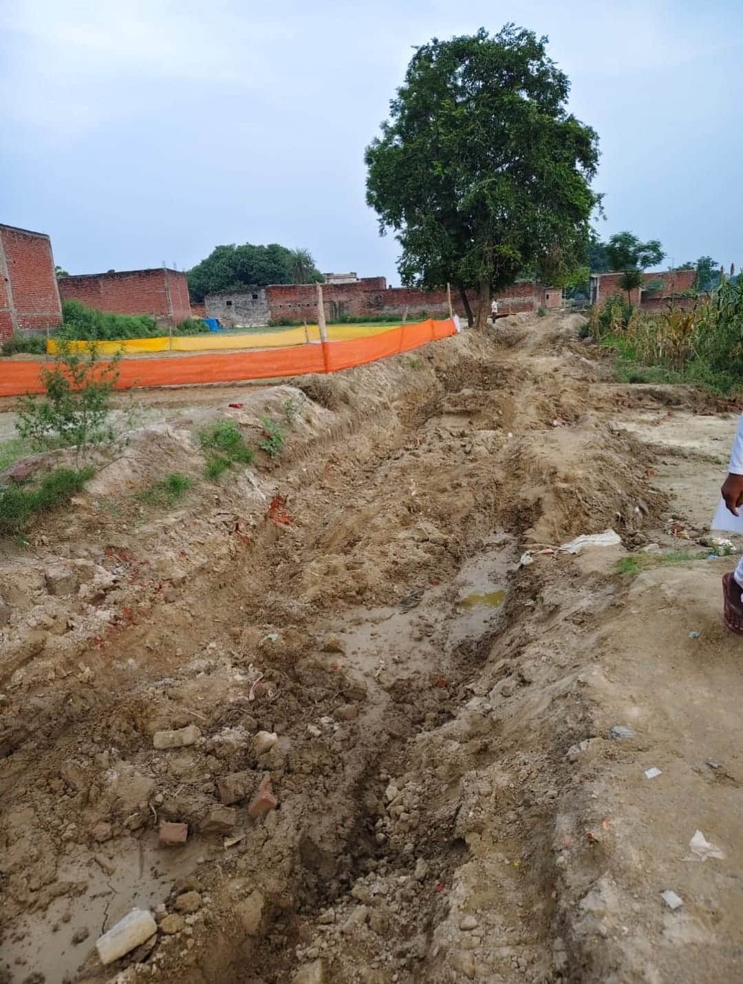फोटो-4 चौमुखी महादेव मंदिर को जाने वाली बदहाल सड़क। संवाद
