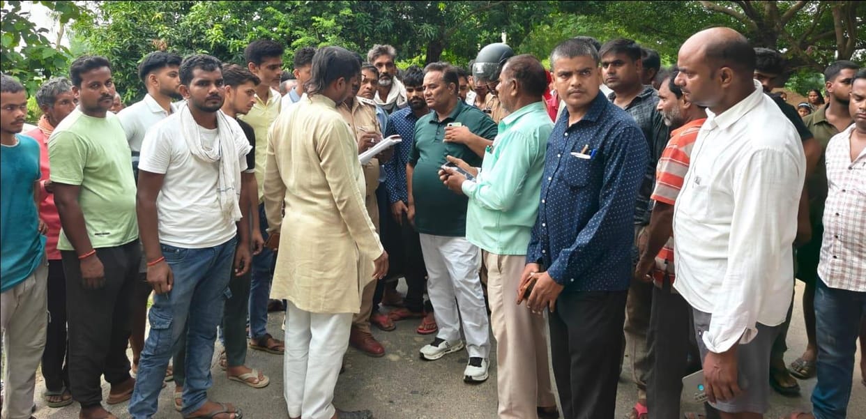 Man crushed to death by tractor-trolley; husband had lost his life 500 meters away from the spot seven years ago.