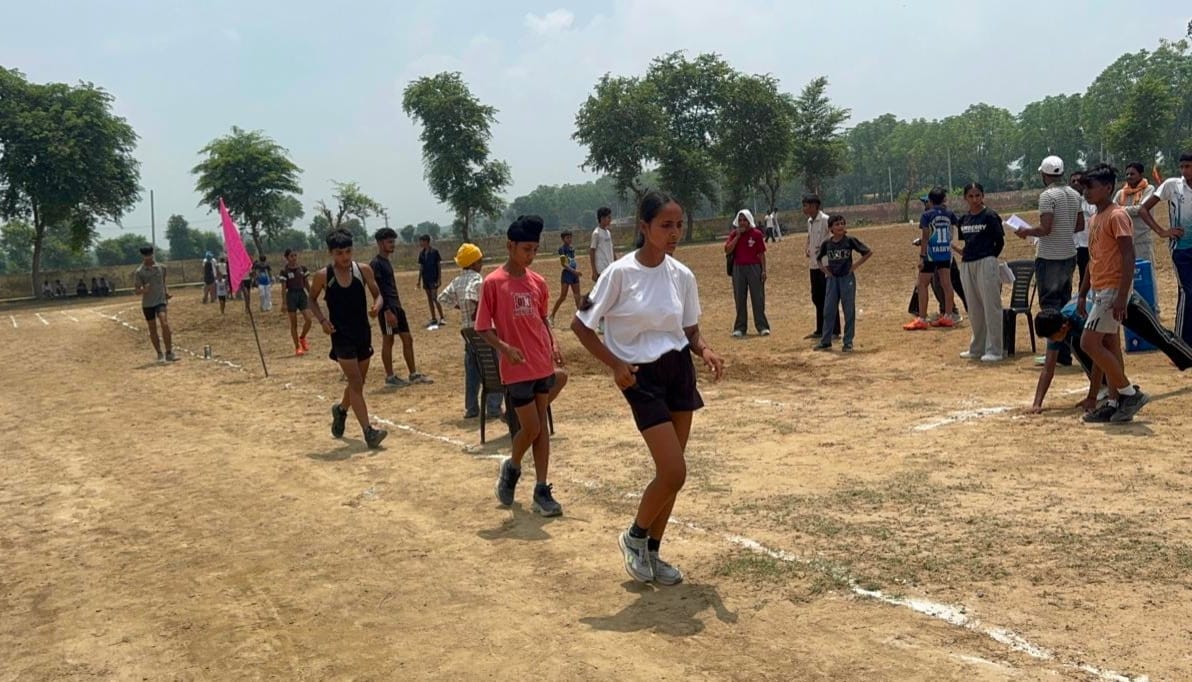 हरियाणा स्टेट यूथ अंडर-18 एथलेटिक्स चैंपियनशिप कीवॉक रेस में भाग लेते खिलाड़ी,स्त्रोत आयोजक