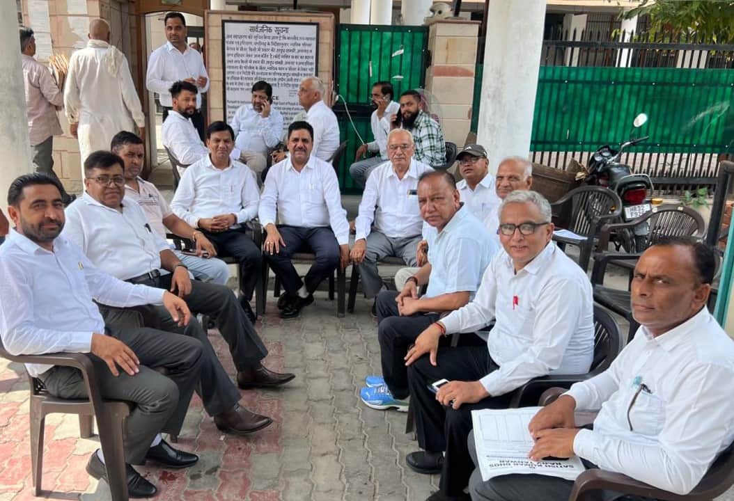 Lawyers' strike halts work for over 550 people.