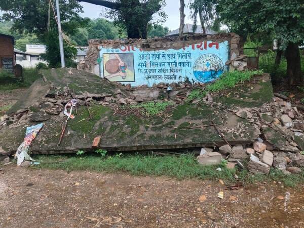 Dilapidated rain shelter collapses in Panalath; major accident averted.