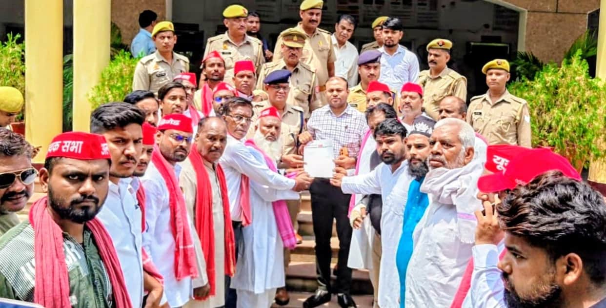 SP workers submitted a memorandum amidst a scuffle with the police.