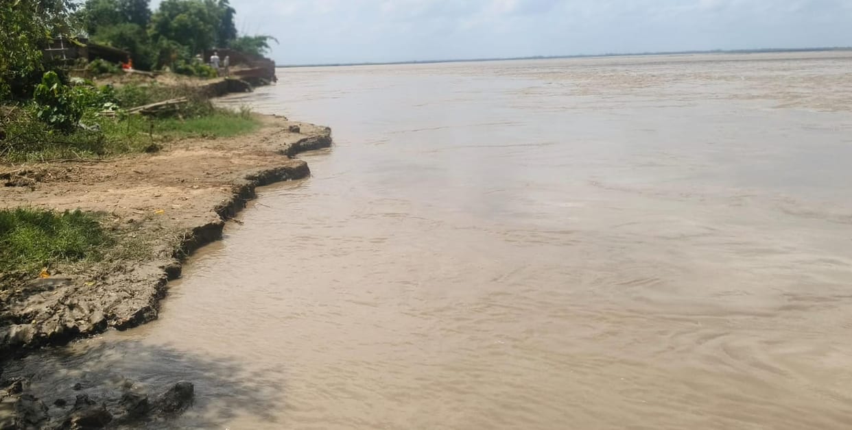 Saryu swallowing up farmlands; six bighas of land submerged in the river.