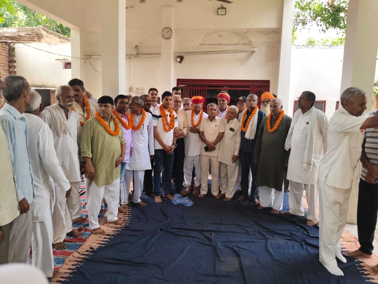 Mahendra Singh becomes District President of the Rajput Mahasabha.