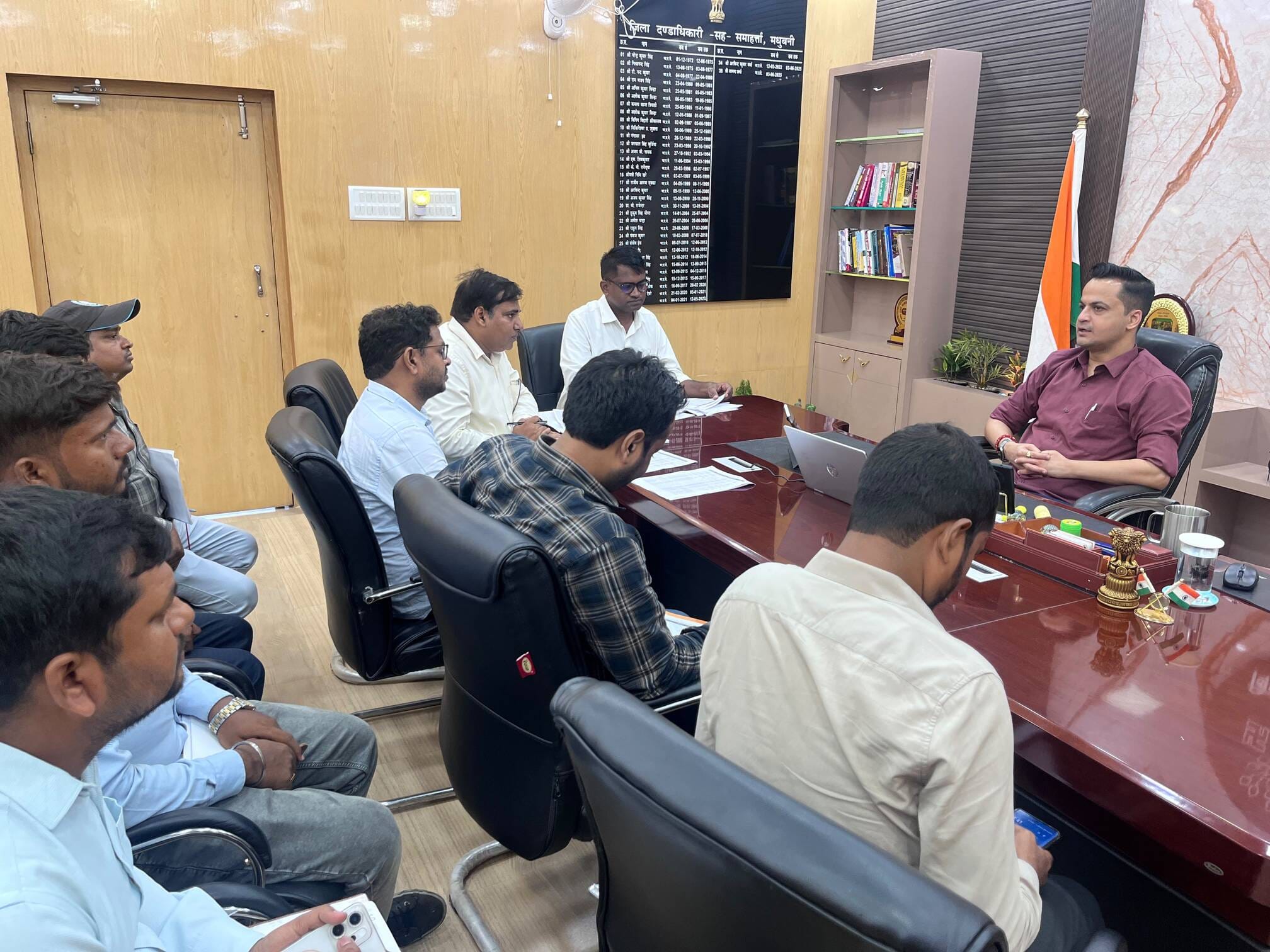 नल जल योजना को लेकर जिलाधिकारी ने की बैठक