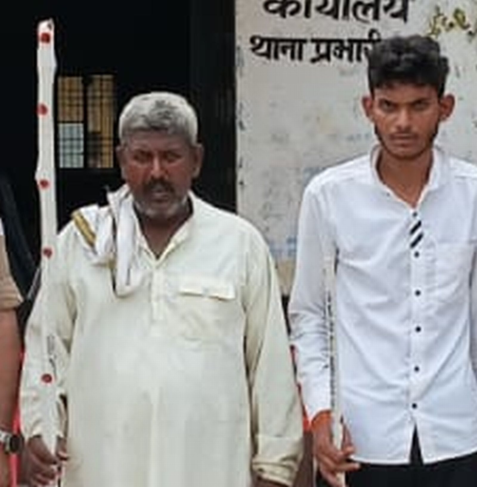 पुलिस हमले में गिरफ्तार आरोपी अजयपाल और रजनेश। स्त्रोत पुलिस
