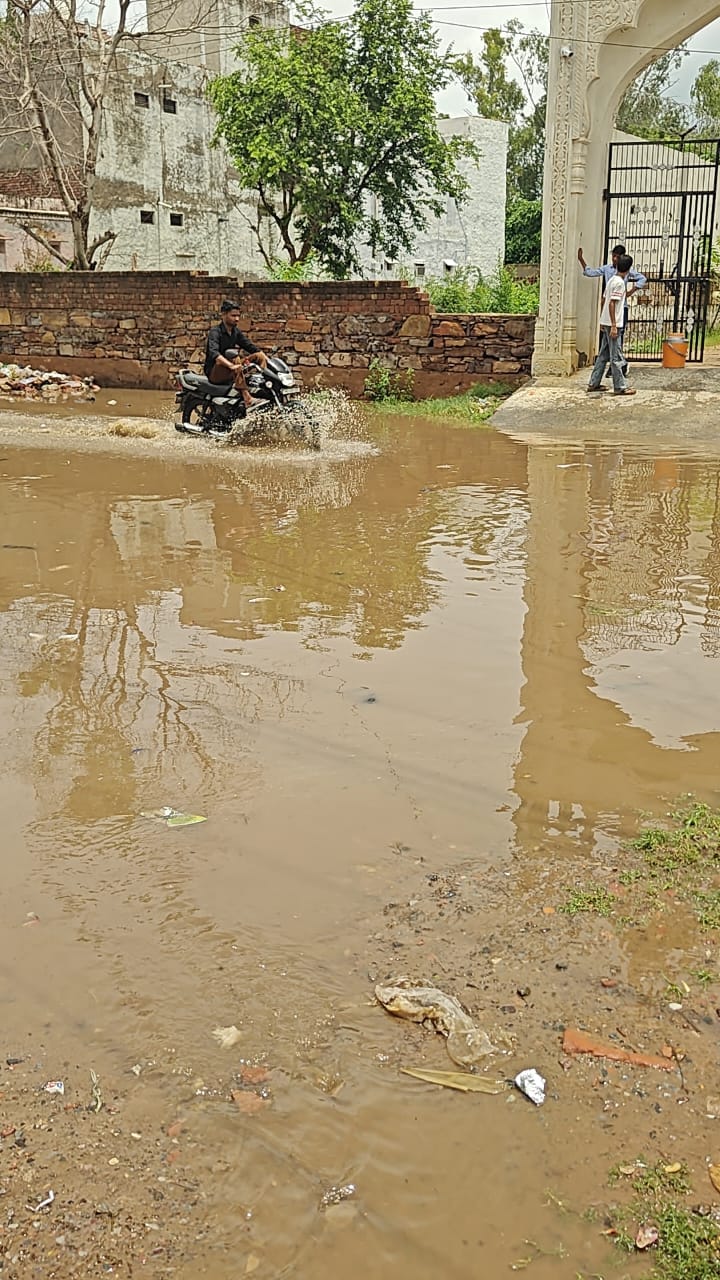 Rain exposes the municipality's sanitation system.