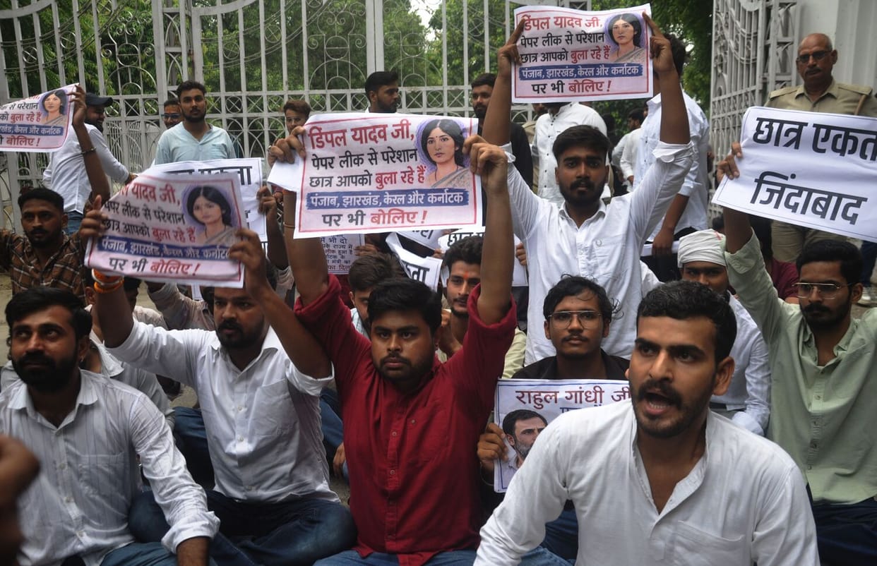 Students' protest against opposition leaders in Lucknow.