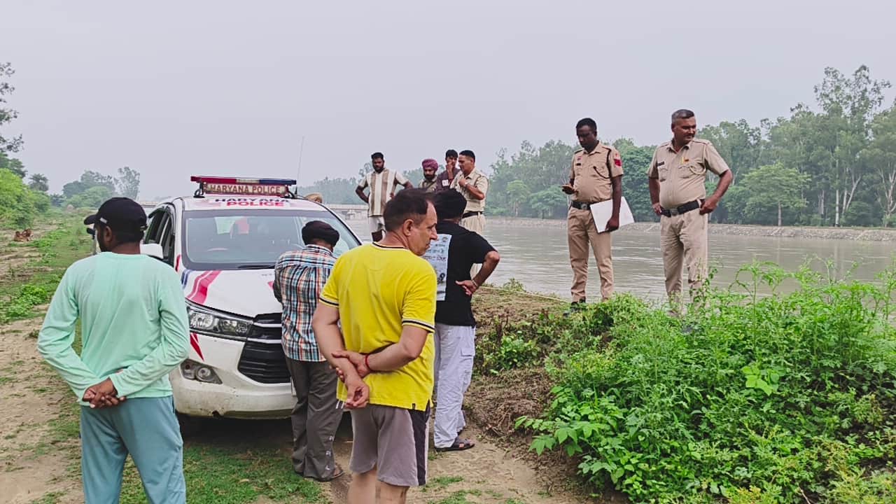 पश्चिमी यमुना नहर से अज्ञात व्यक्ति का शव मिलने की सुचना पर पहुंची पुलिस। संवाद