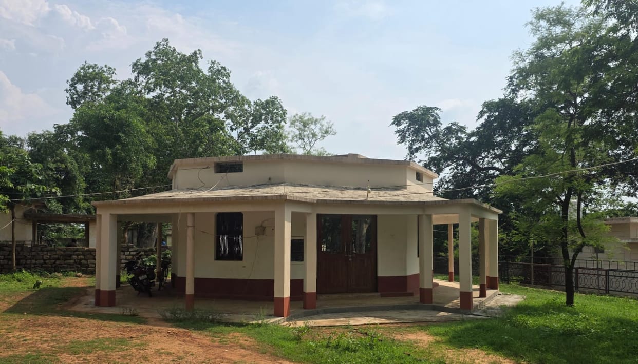 Full entry fee charged at Rajdari Waterfall, yet facilities remain locked.