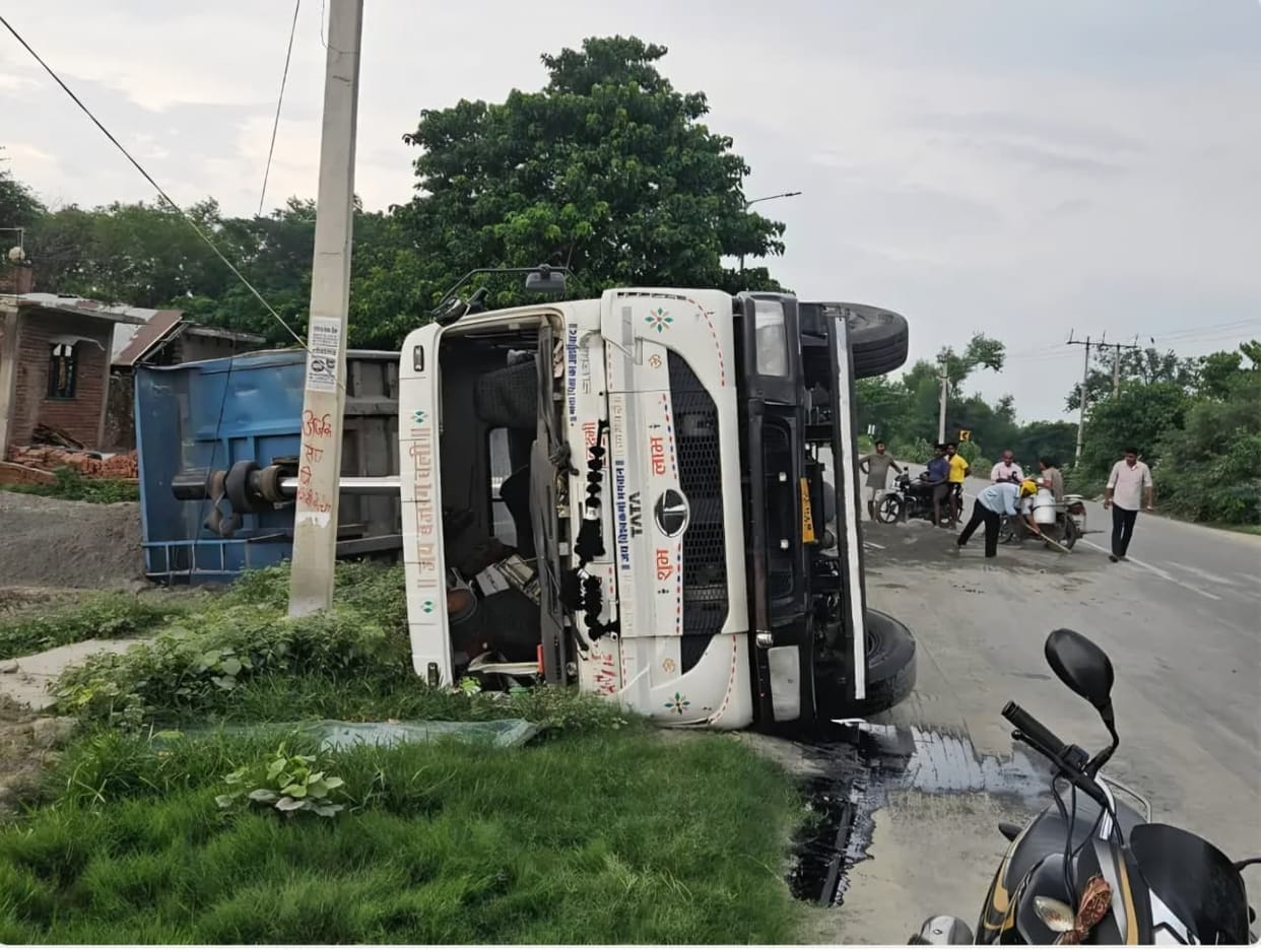 Driver injured after dumper overturns while unloading ash