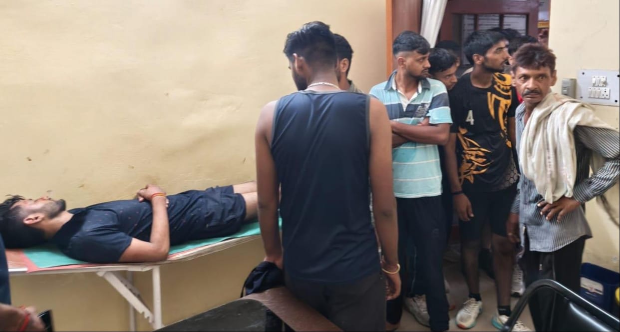 Family members create a ruckus at CHC Kudana after failing to find a doctor on emergency duty.
