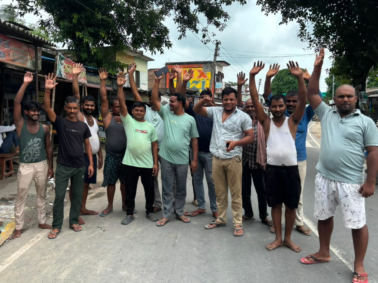 Risk of accident due to hanging high-tension wire; residents stage protest.