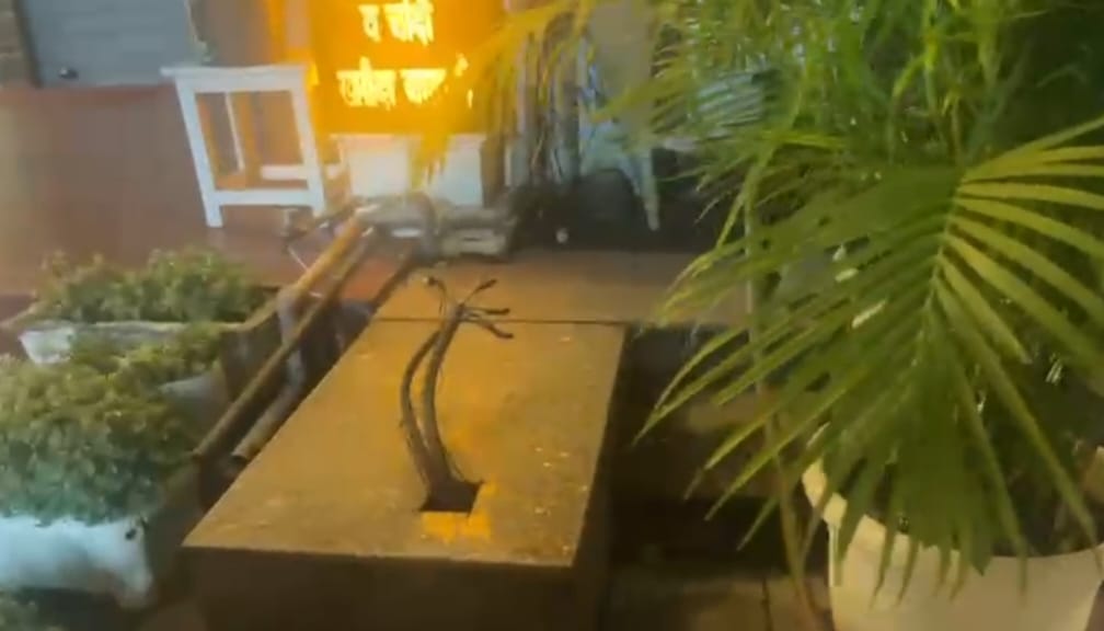people in danger at sector 18 market due to open wire