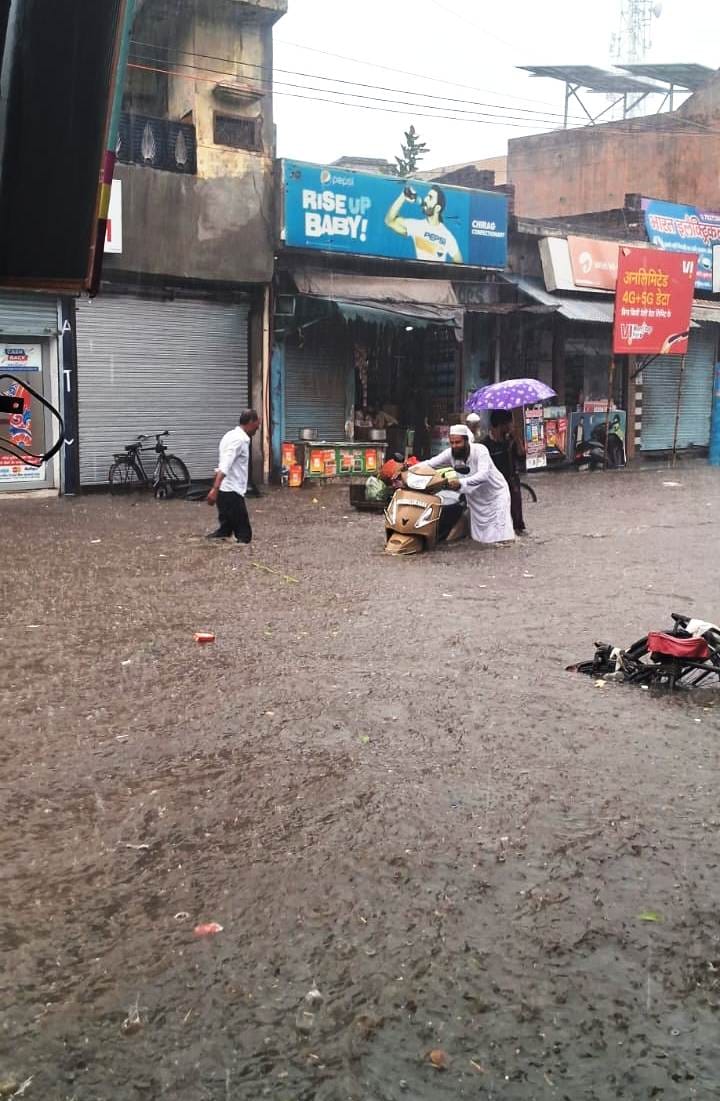 Sardhana inundated by torrential rain; water enters homes and shops.