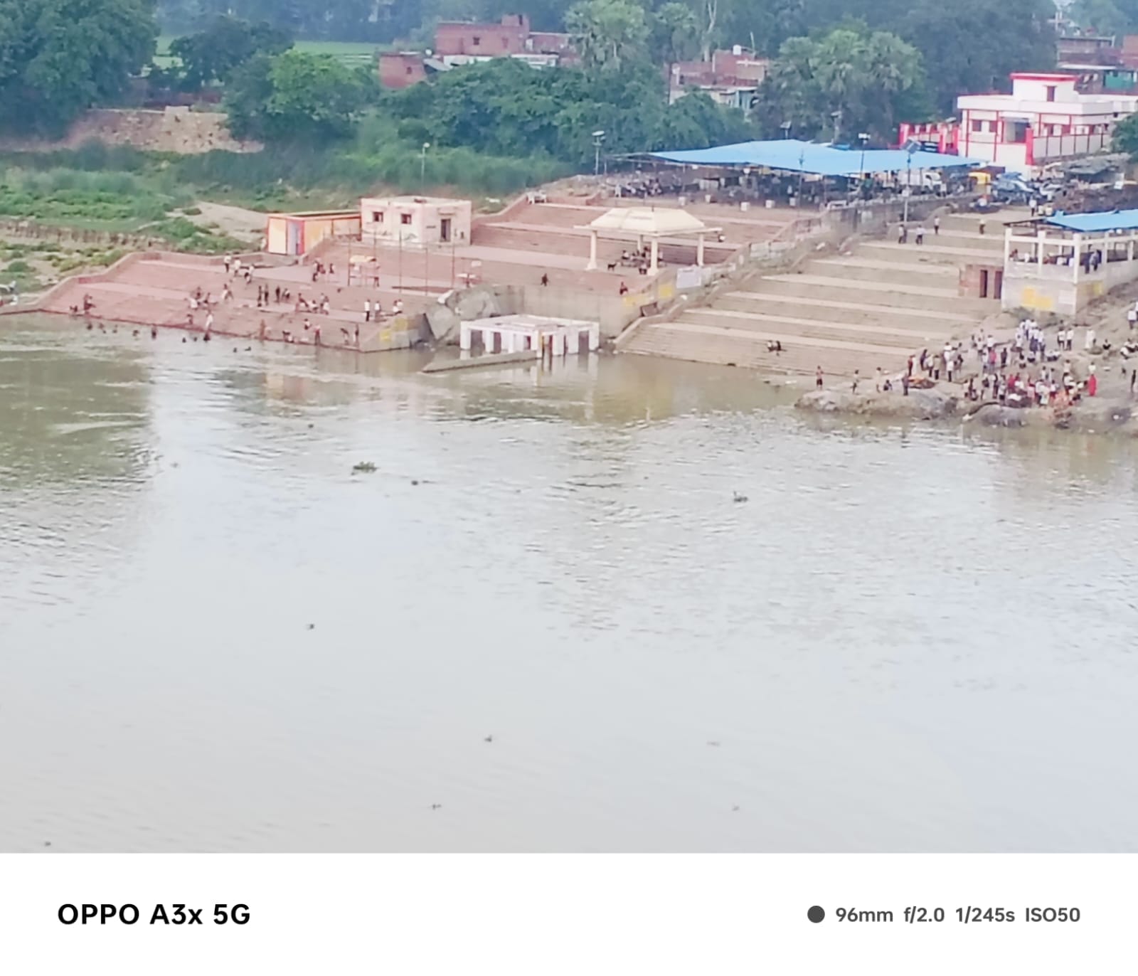 टांडाकला में बढ़ रहा गंगा का जल स्तर। संवाद