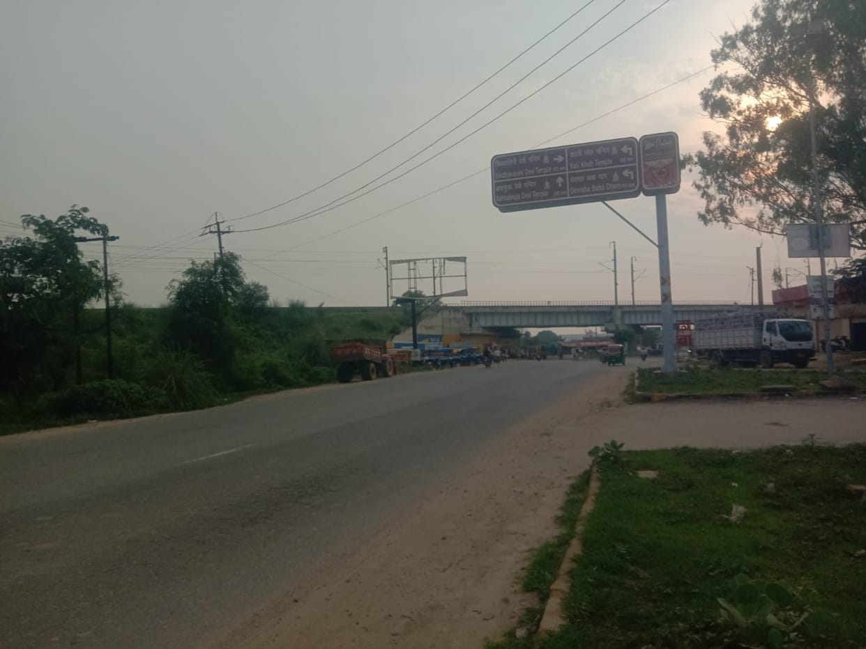 The road from Shastri Bridge to Vindhyachal will be widened to four lanes.