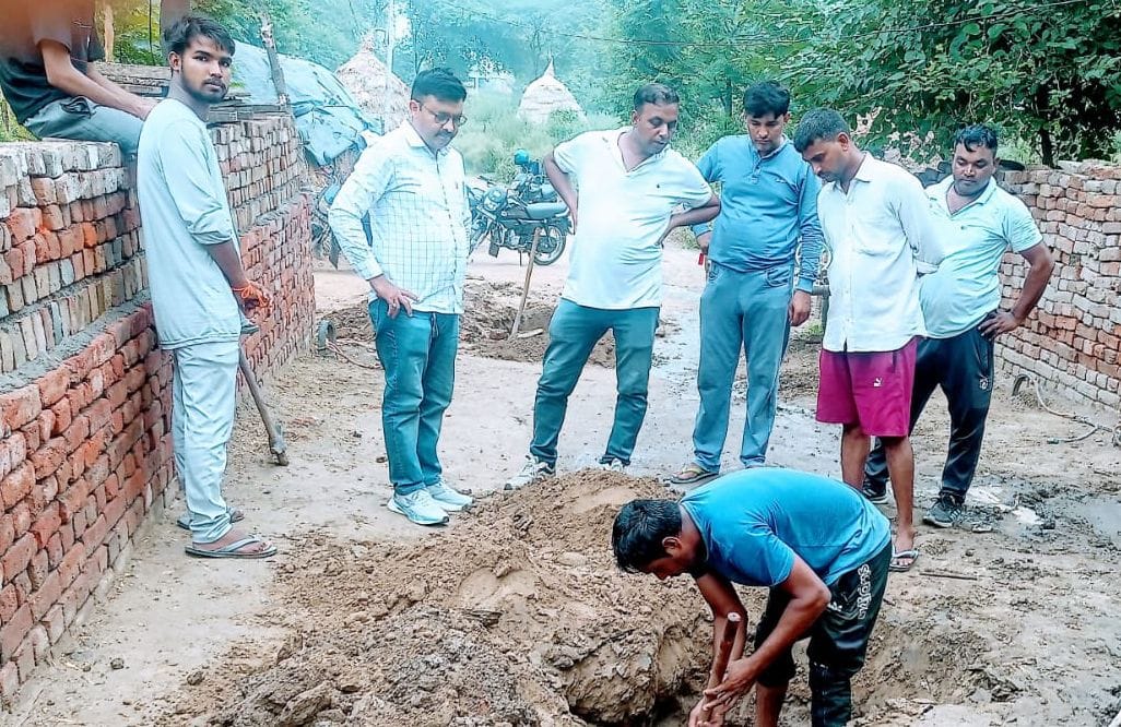 Four illegal drinking water connections were cut in Dalmawala and notices were served to 24 consumers.